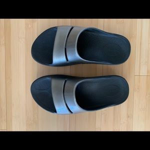 Oofos slide sandals